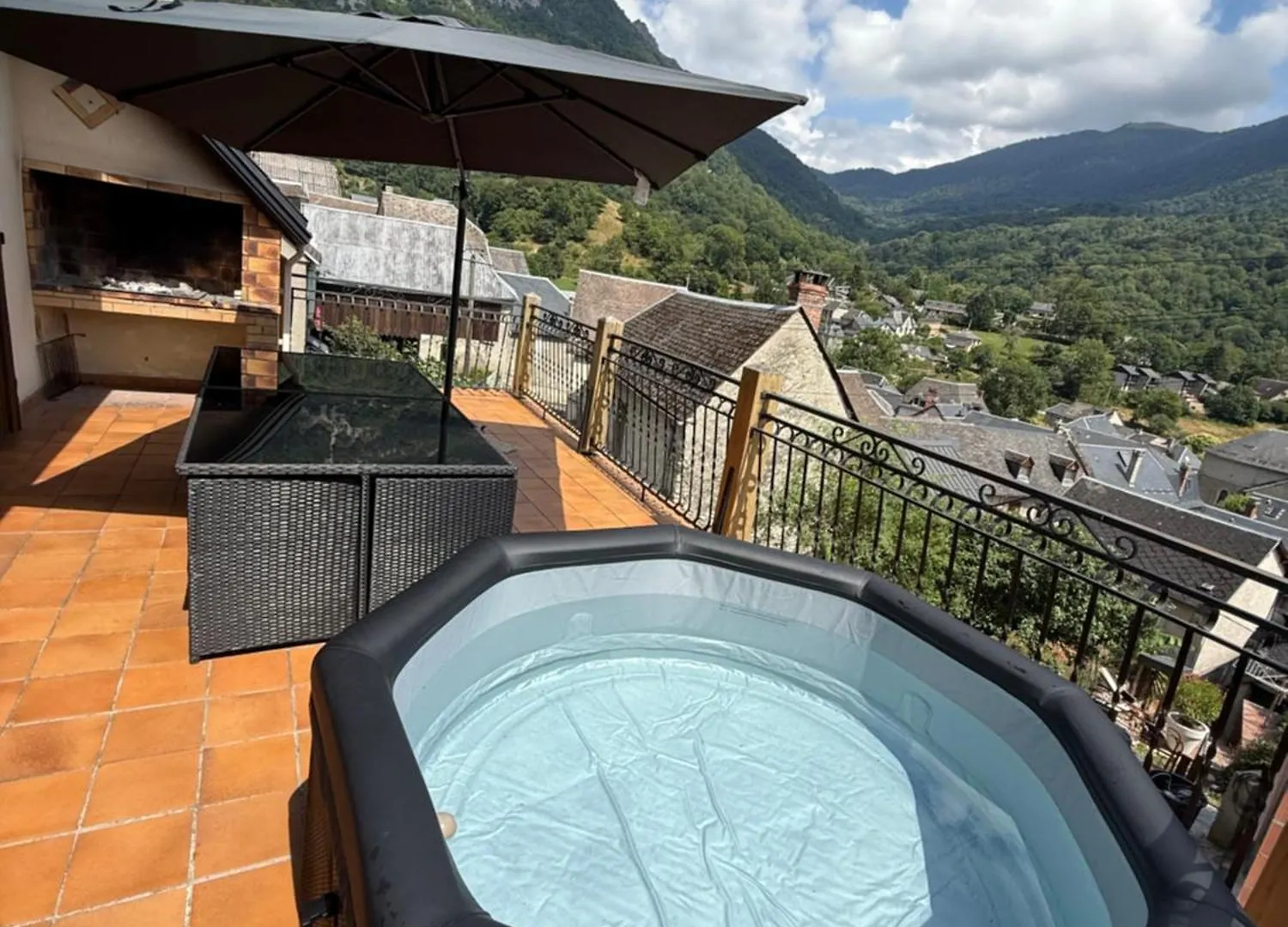 Gite 15 Places Avec Jacuzzi A Boutx Le Mourtis Casa vacanze